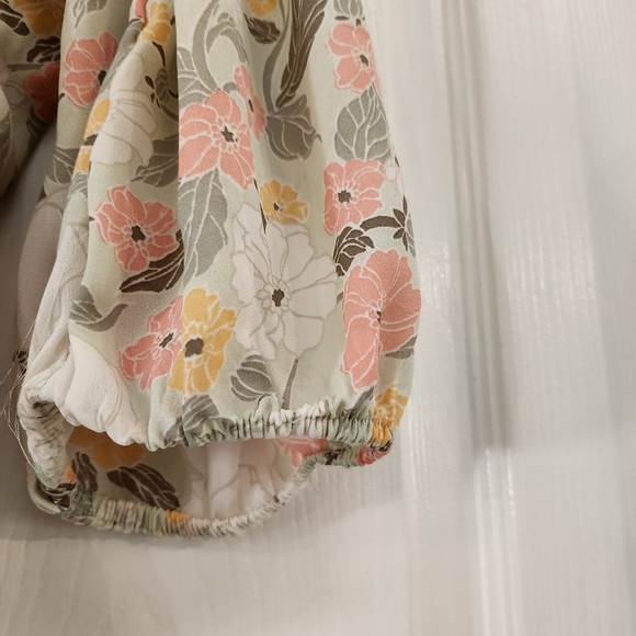 Abercrombie & Fitch Floral Crop Top in Cream and Pink - Picture 8 of 13